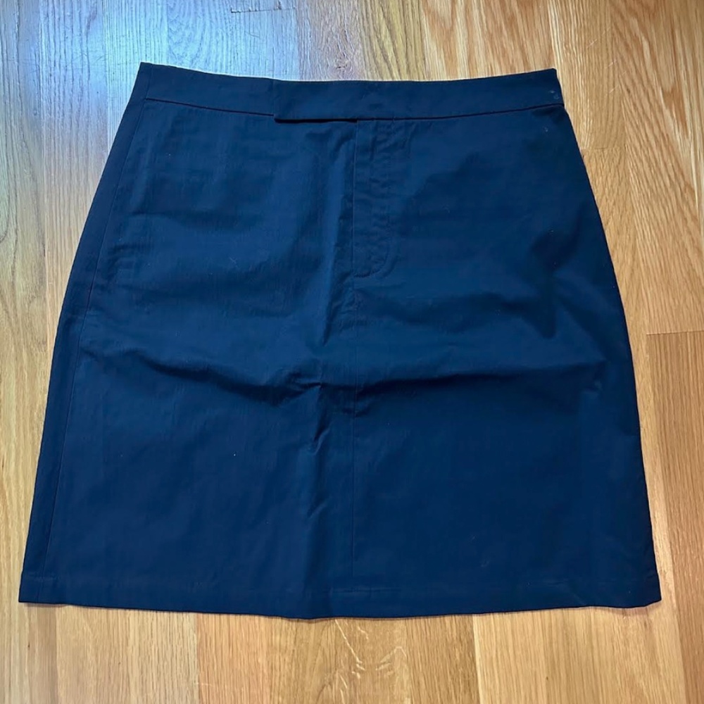 Like New Barely Worn Vintage Black Banana Republic Short Stretch Skirt size 4